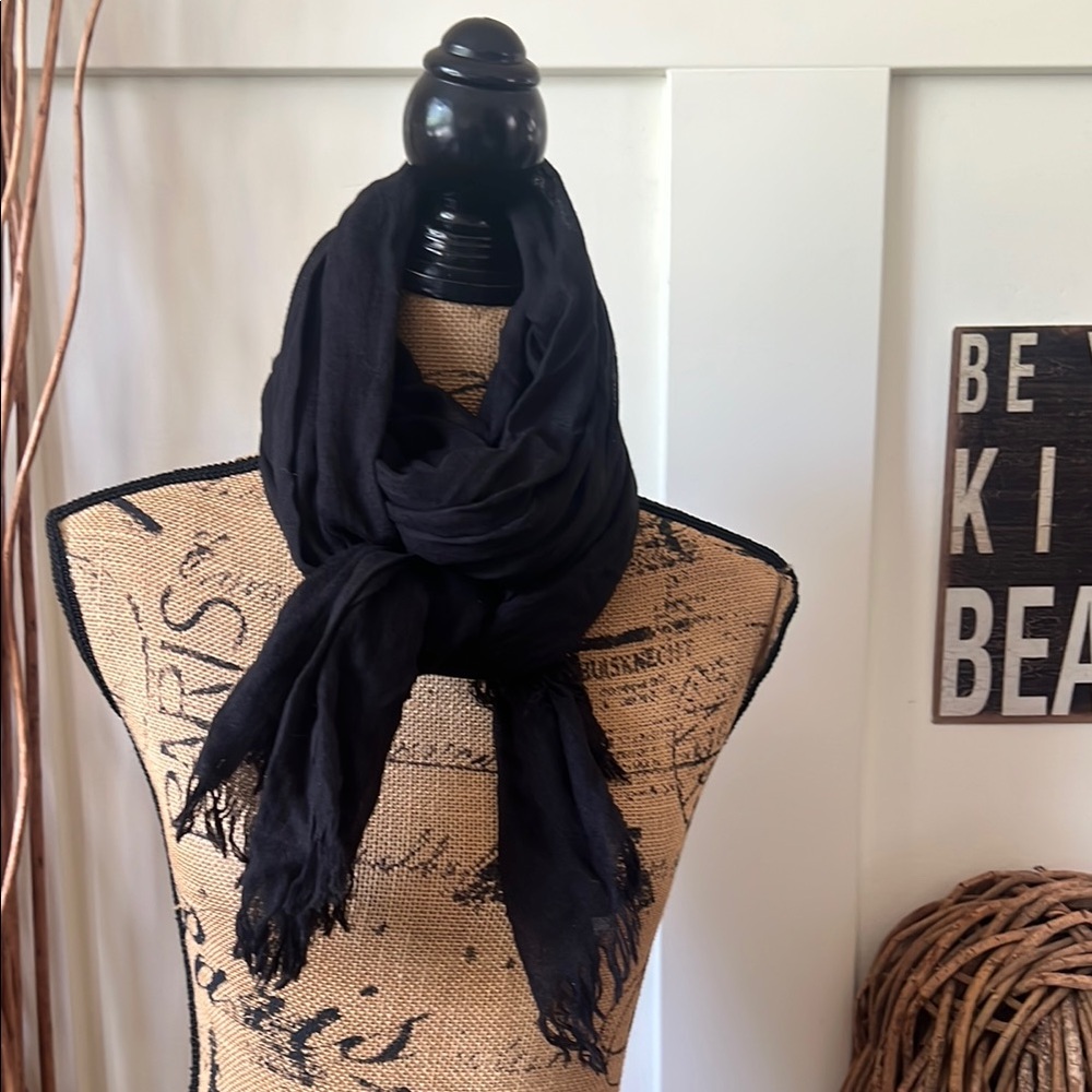 Amicale Cashmere & Silk Black Scarf